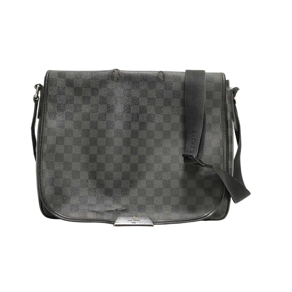 LOUIS VUITTON Damier Graphite Daniel MM Messenger Shoulder Bag N58033